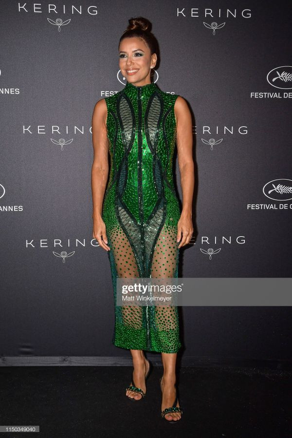 Top 10 bộ cánh thảm họa ở Liên hoan phim Cannes 2019, Ngọc Trinh đã chiếm 3 bộ ảnh 12 Top 10 bộ cánh thảm họa ở Liên hoan phim Cannes 2019, riêng Ngọc Trinh đã chiếm 3 bộ-12