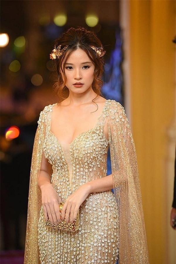 Ảnh thực tế và sau khi chỉnh sửa khác đến ngỡ ngàng của sao Việt ảnh 11 Ảnh thực tế và sau khi chỉnh sửa đến ngỡ ngàng của Sao Việt