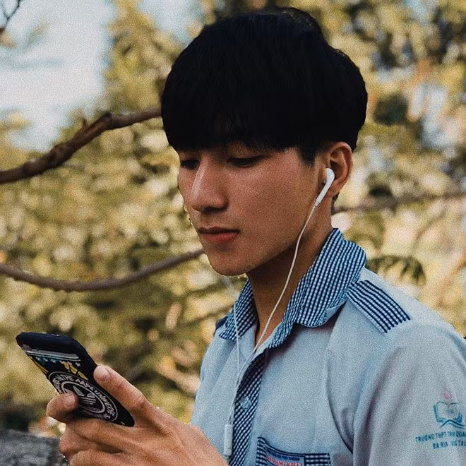 10X bối rối khi xuất hiện trên mạng vì gương mặt giống Sơn Tùng M-TP - ảnh 1