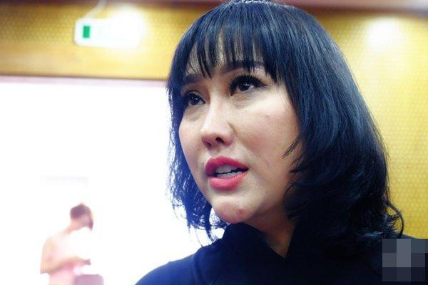 hot hoang truoc chiec cam ngay mot dai ngoang va nhon hoat cua phi thanh van - 5