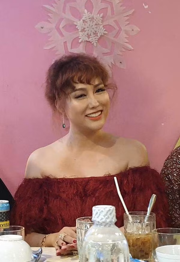 hot hoang truoc chiec cam ngay mot dai ngoang va nhon hoat cua phi thanh van - 4