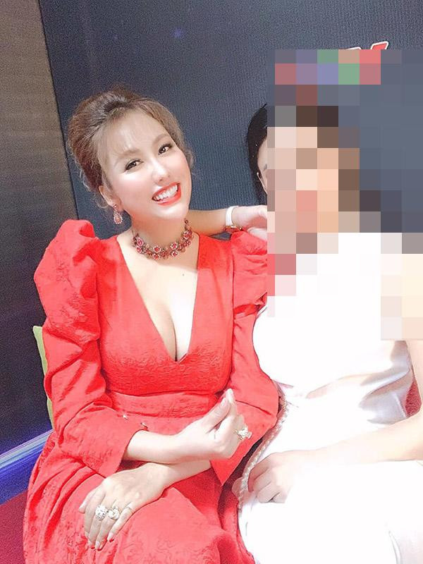 hot hoang truoc chiec cam ngay mot dai ngoang va nhon hoat cua phi thanh van - 2