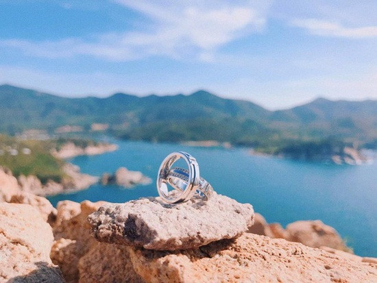 Đàm Thu Trang diện váy cô dâu lộng lẫy, tin đồn đám cưới tháng 7 là thật? - Ảnh 2 Đàm Thu Trang diện váy cô dâu lộng lẫy, tin đồn đám cưới tháng 7 là thật? - Ảnh 2