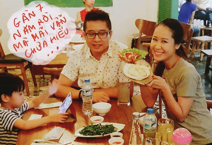 Nàng Hoa hậu khoe bữa cơm tối gồm canh rau nấu tôm, trứng luộc dầm nước mắm và thịt gà kho tiêu.