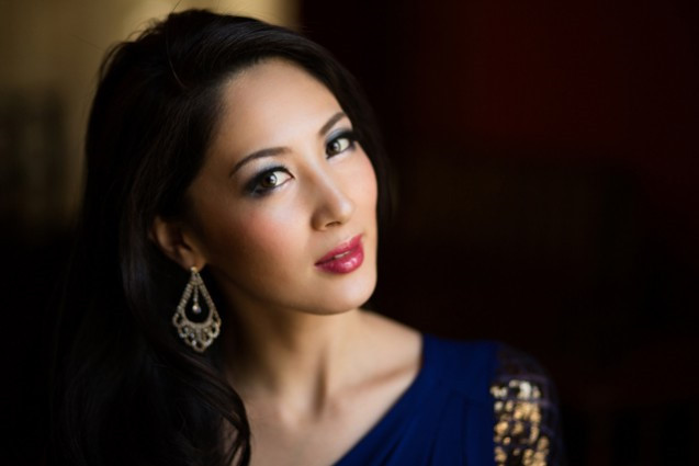 hoa hau nhat ban rot nuoc mat ke chuyen bi trum mafia... hanh ha hinh anh 2