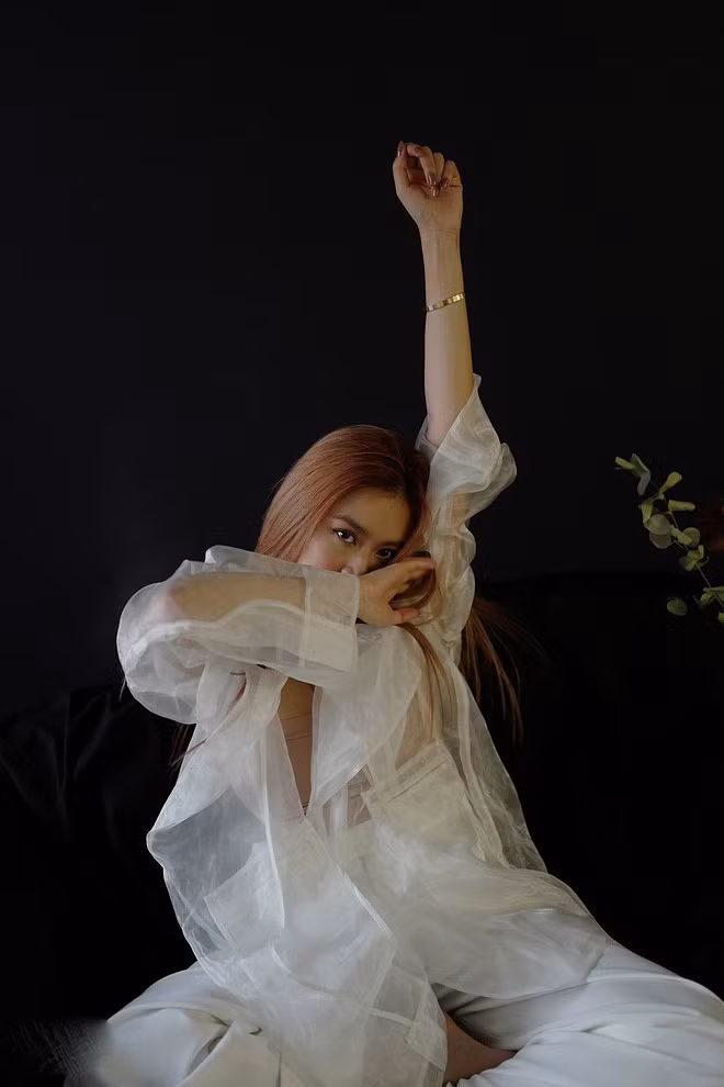 Hoàng Thùy Linh trở lại ấn tượng với phim 