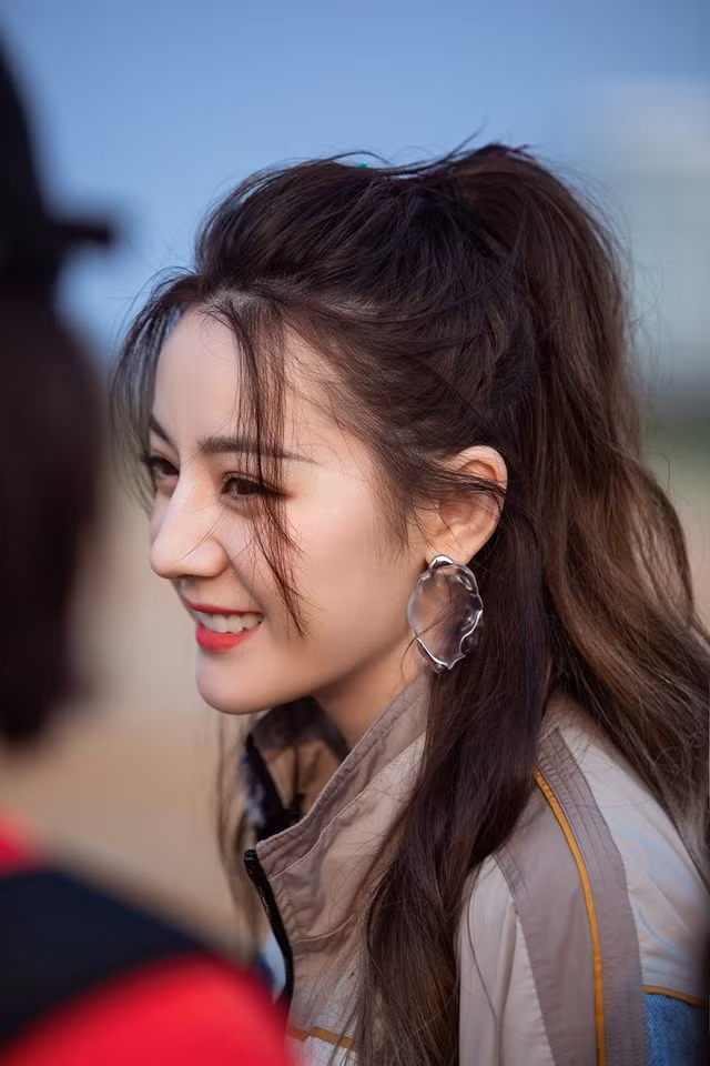 Lộ ảnh quá khứ, ‘Mỹ nữ Tân Cương’ Địch Lệ Nhiệt Ba khiến nhiều người bất ngờ trước nhan sắc thật - Ảnh 6