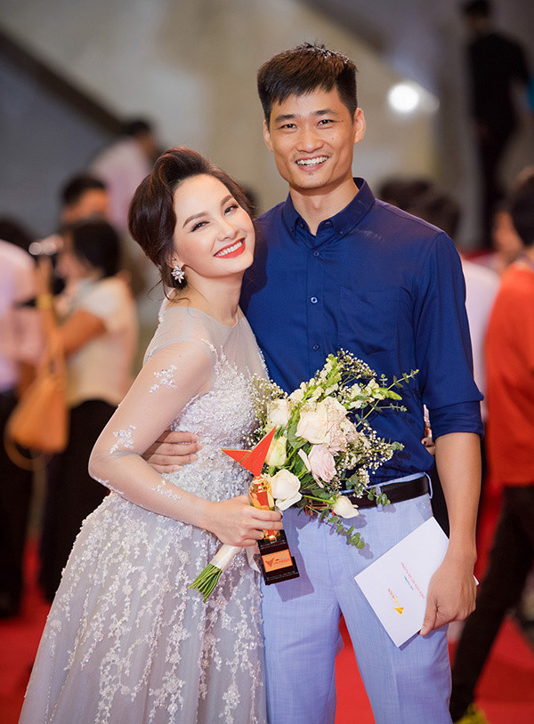 Những khoảnh khắc "tình trong bể tình" của vợ chồng Bảo Thanh ảnh 1 Những lần sánh đôi ở sự kiện của vợ chồng Bảo Thanh