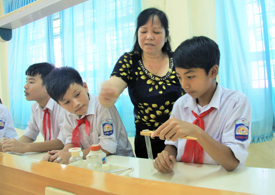 Các địa phương cần có giải pháp và chính sách bảo đảm quyền lợi đúng quy định cho giáo viên khi chuyển đổi vị trí việc làm (ảnh minh họa). Ảnh: Thiên Thanh