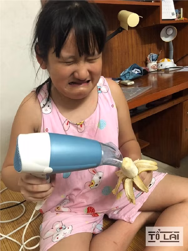 Ông anh trai lầy lội bắt em gái sấy quả chuối tươi thành chuối khô