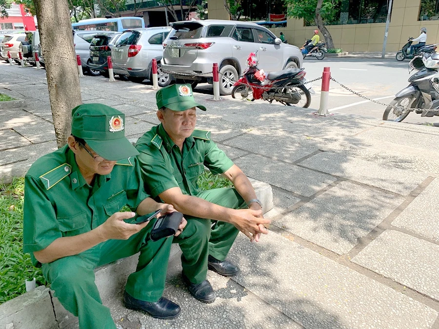 TP HCM: Vì sao chậm bàn giao thu phí ô tô dưới lòng đường?