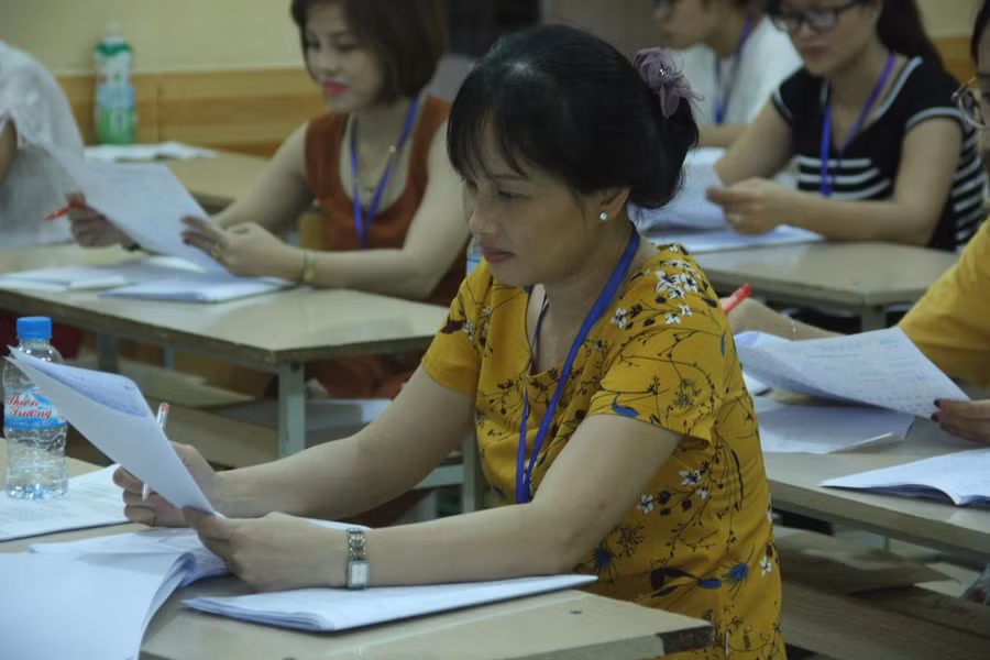 Giám khảo chấm thi kỳ thi THPT quốc gia 2018. Ảnh: Nguyễn Nhung