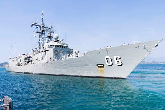 Tàu hộ vệ tên lửa HMAS Newcastle. Ảnh QĐND