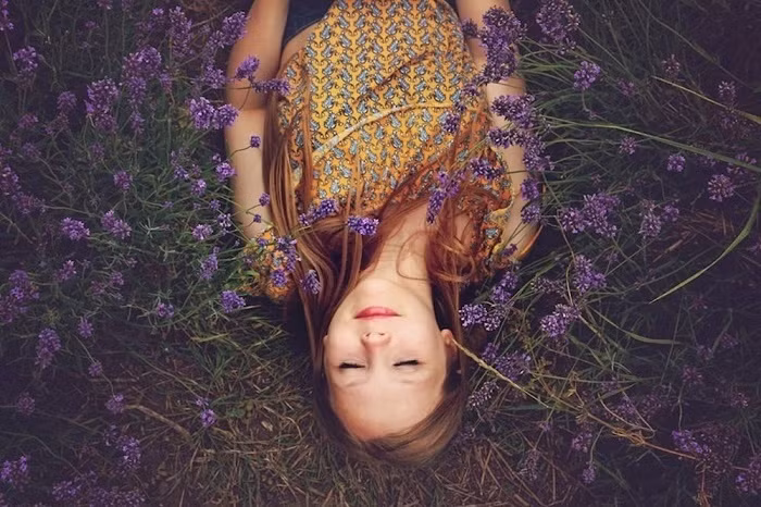 Em à, hãy buông bỏ thứ tình cảm không còn thuộc về mình nữa