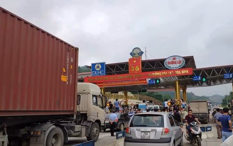 Bi dan phan doi gay gat, BOT Hoa Lac – Hoa Binh xa tram lien tuc hinh anh 1