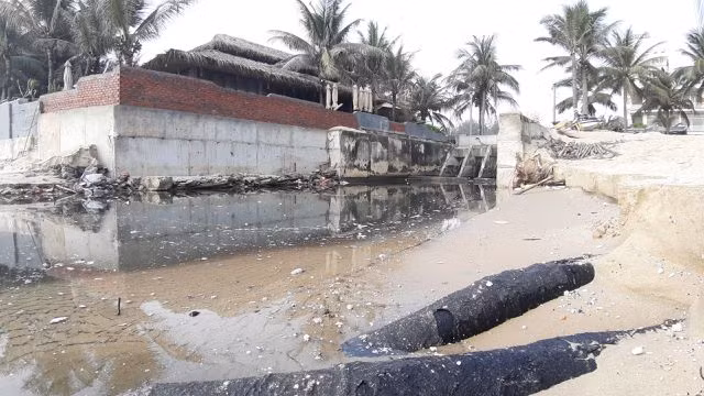 Nước thải hôi thối tuồn ra công viên lớn nhất Đà Nẵng - 4