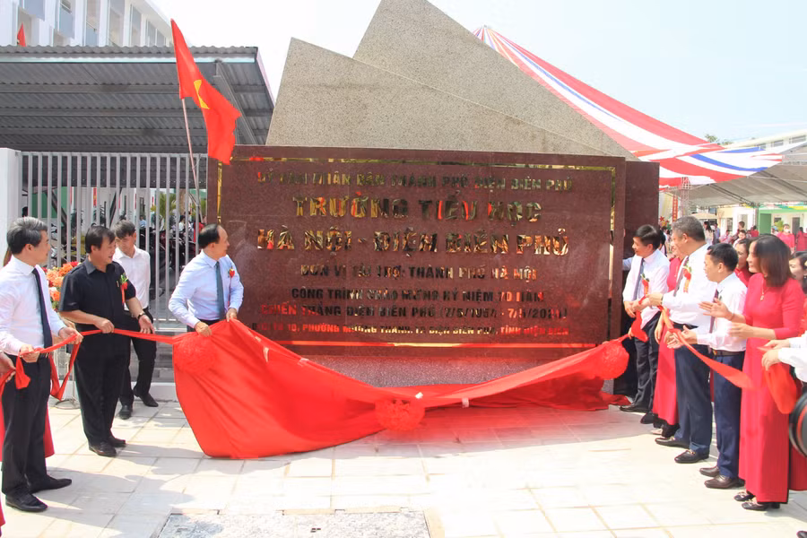 Trường Tiểu học Hà Nội – Điện Biên Phủ được xây dựng nhằm hướng tới kỷ niệm 70 năm Chiến thắng Điện Biên Phủ.