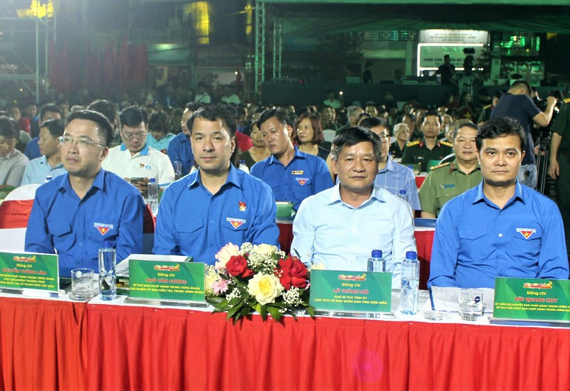 Các đại biểu tham dự chương trình.