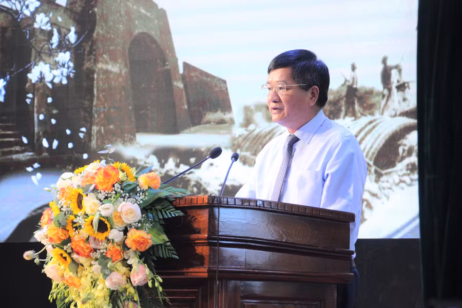 Ông Lê Thành Đô, Chủ tịch UBND tỉnh Điện Biên phát biểu tại triển lãm.