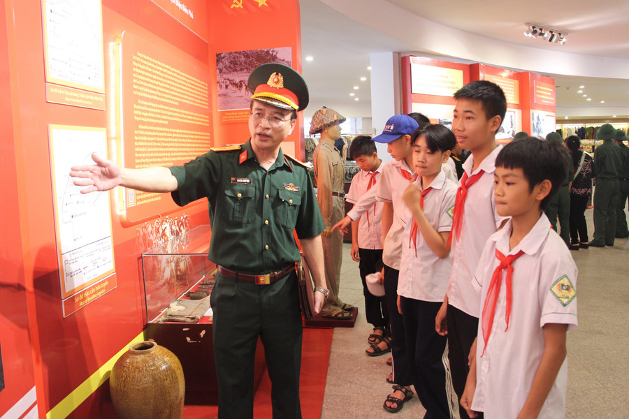 Học sinh tìm hiểu về vai trò công tác hậu cần trong chiến dịch Điện Biên Phủ. Học sinh tìm hiểu về vai trò công tác hậu cần trong chiến dịch Điện Biên Phủ.