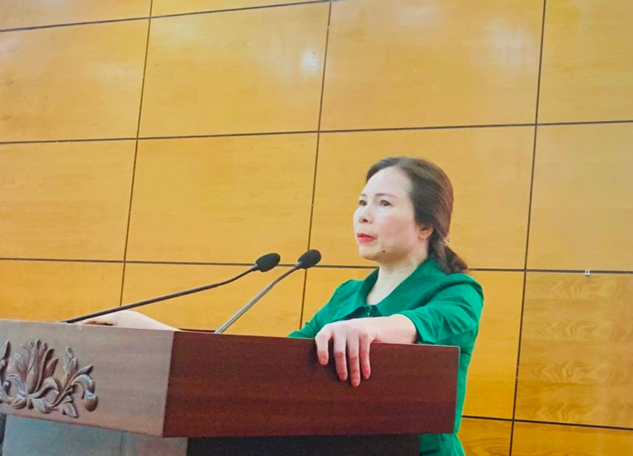 Bà Dương Bích Nguyệt, Giám đốc Sở GD&ĐT tỉnh Lào Cai phát biểu tại Hội nghị. Bà Dương Bích Nguyệt, Giám đốc Sở GD&ĐT tỉnh Lào Cai phát biểu tại Hội nghị.