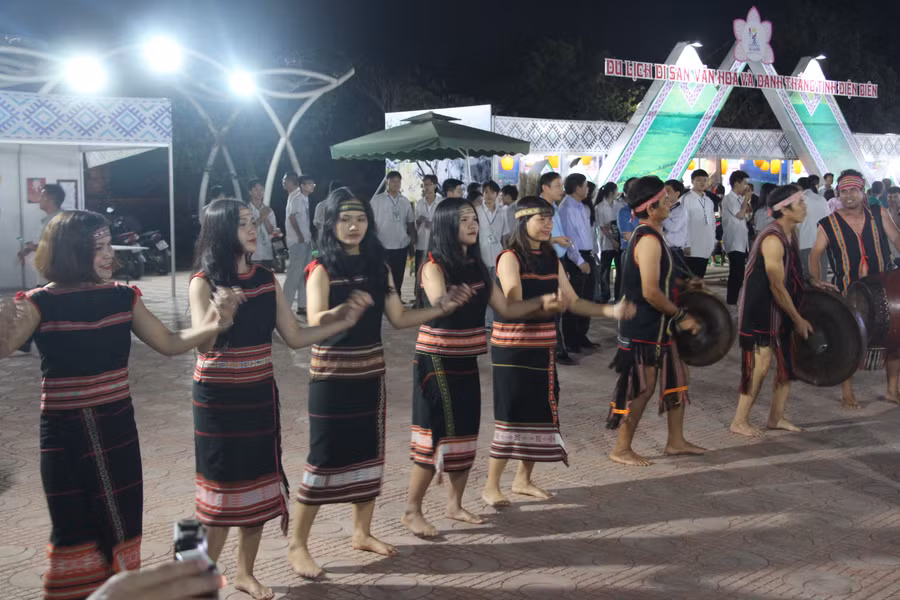 Văn hóa Cồng chiêng Tây Nguyên được tái hiện tại triển lãm.