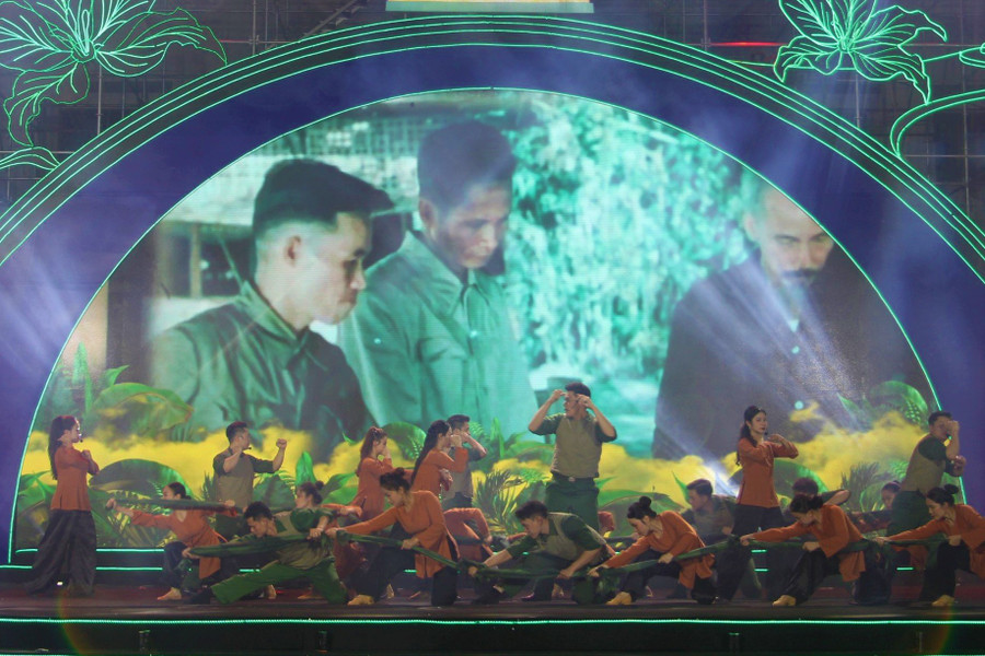 Tiết mục văn nghệ đặc sắc tại Chương trình nghệ thuật “Điện Biên Phủ - Khát vọng non sông&quot;.