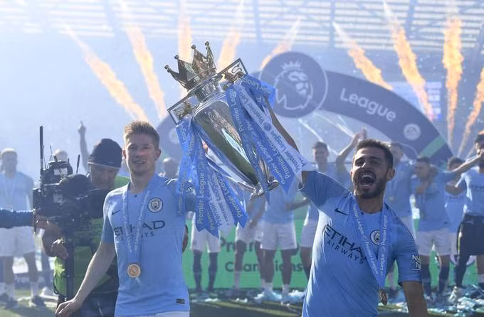 Man City nâng Cup vô địch Anh lần thứ tư trong bảy năm