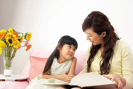 Không nên "bóc mẽ" trẻ với người khác (Ảnh: MH)