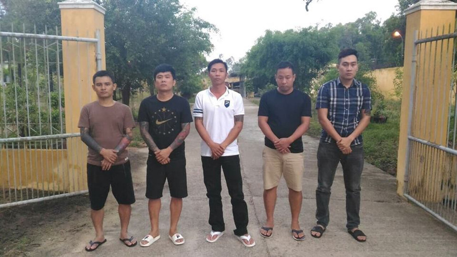 Các đối tượng bị bắt tạm giam để điều tra hành vi “đánh bạc” và “tổ chức đánh bạc.