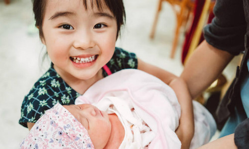 Nhiều bé gái Trung Quốc được đặt tên thể hiện mong đợi có con trai của bố mẹ. Nhiều bé gái Trung Quốc được đặt tên thể hiện mong đợi có con trai của bố mẹ. Ảnh: SBS.