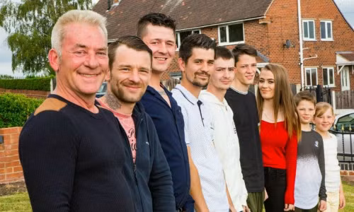 Ông bố nuôi 8 con dễ dàng nhờ lời dặn của vợ trước khi mất