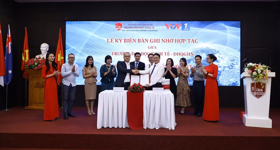 Sinh viên không chỉ có việc làm mà còn tỏa sáng ở đơn vị công tác