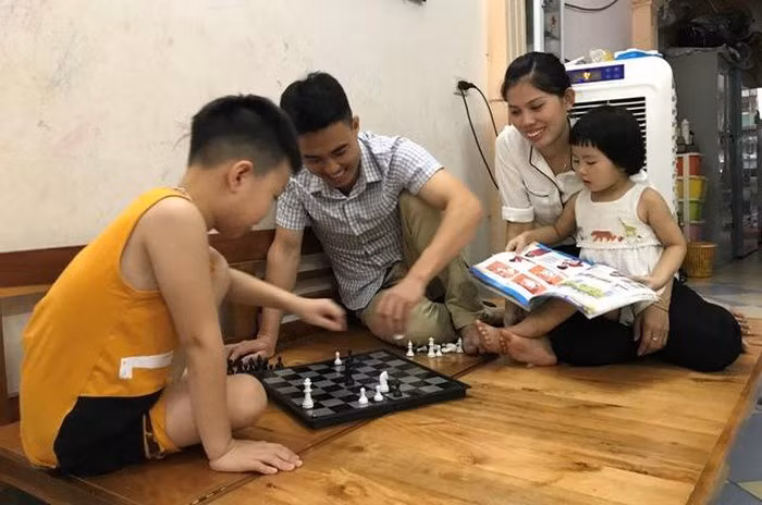 Gia đình có 1 trai, 1 gái của cô Hà.