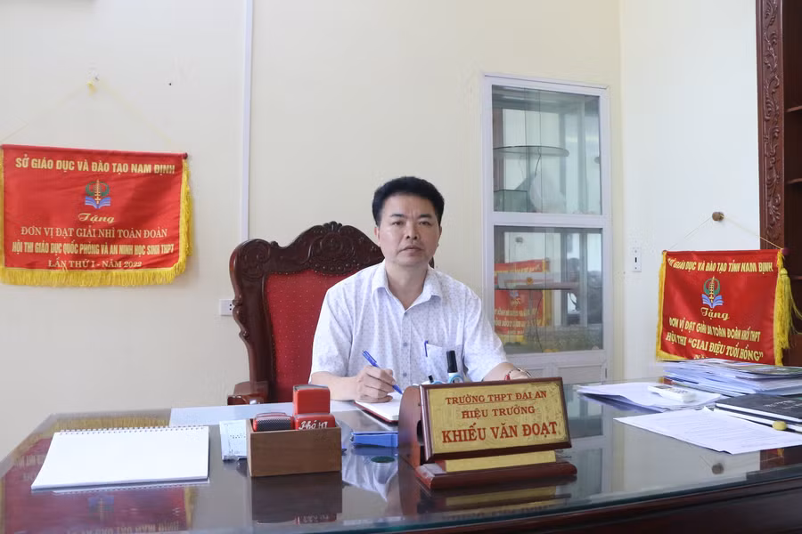Thầy Khiếu Văn Đoạt, Hiệu trưởng Trường THPT Đại An. Thầy Khiếu Văn Đoạt, Hiệu trưởng Trường THPT Đại An.