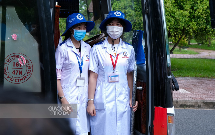 Nguyễn Quốc Khánh, Sinh viên khoá 43 Trường ĐH Y Dược Cần Thơ chia sẻ: Gia đình cũng khá lo lắng khi em lên đường hỗ trợ tỉnh Vĩnh Long, nhưng gia đình cũng thấu hiểu và động viên em, khẳng định đây là hành động ý nghĩa, góp phần nhanh chóng đẩy lùi dịch bệnh.