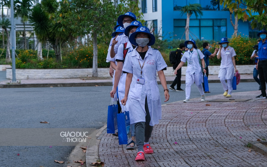 Nhà trường sẵn sàng có những đội hình thứ hai, đội hình thức ba... không riêng Vĩnh Long mà các tỉnh khác trong khu vực khi có yêu cầu, nhà trường sẵn sàng tham gia hỗ trợ chi viện, Ông Kiên cho biết thêm.