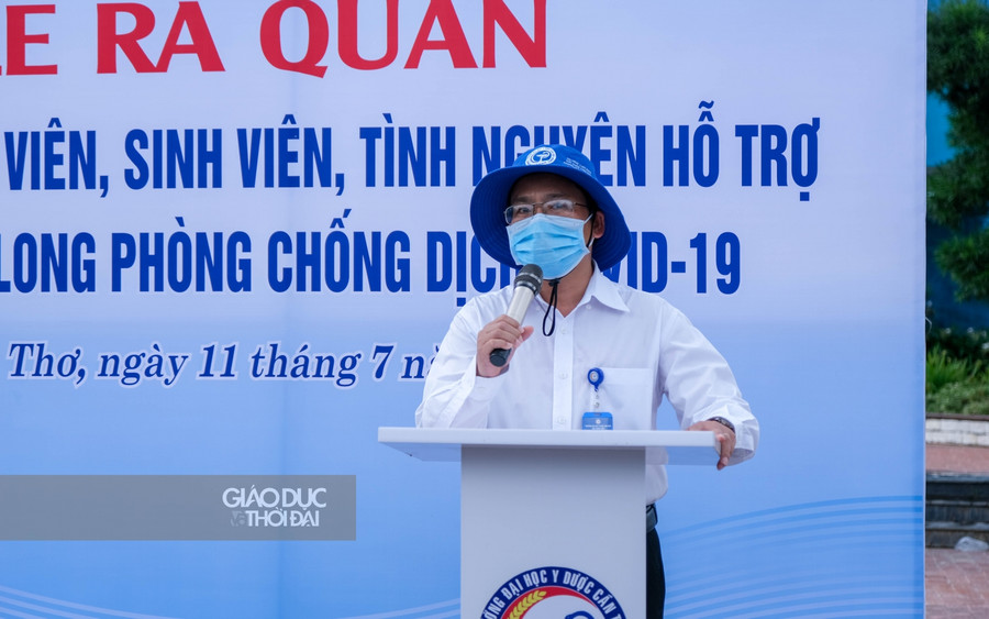 PSG Nguyễn Trung Kiên, Hiệu trưởng Trường ĐH Y Dược Cần Thơ cho biết: Thời gian các em làm nhiệm vụ hỗ trợ tỉnh Vĩnh Long trong khoảng một tuần, với quyết tâm là hoàn thành xuất sắc nhiệm vụ ở mức cao nhất và trở về an toàn. Khi tỉnh Vĩnh Long có yêu cầu gia hạn thêm thời gian thì nhà trường cũng sẵn sàng hỗ trợ.