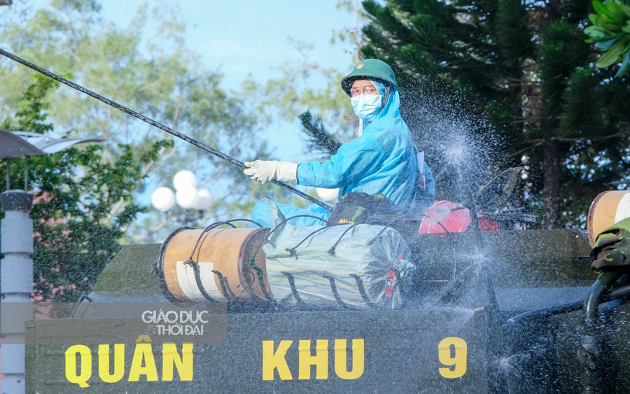 Chùm ảnh: Đoàn xe đặc chủng phun hóa chất khử khuẩn phòng dịch Covid-19 tại Cần Thơ ảnh 12 Chùm ảnh: Đoàn xe đặc chủng phun hóa chất khử khuẩn phòng dịch Covid-19 tại Cần Thơ ảnh 12