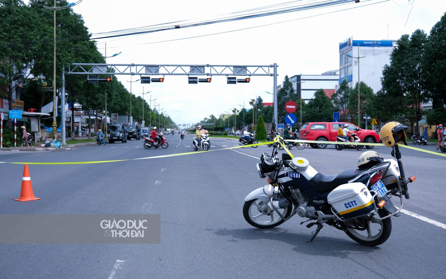 Trước đó, thành phố Cần Thơ áp dụng Chỉ thị 15 toàn thành phố, riêng quận Ninh Kiều và Cái Răng thực hiện nghiêm Chỉ thị 16