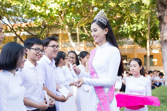 HH đã dành 20 suất học bổng tặng cho học sinh xuất sắc HH đã dành 20 suất học bổng tặng cho học sinh xuất sắc