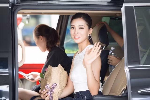 Hoa hậu rất vui khi được về nhà