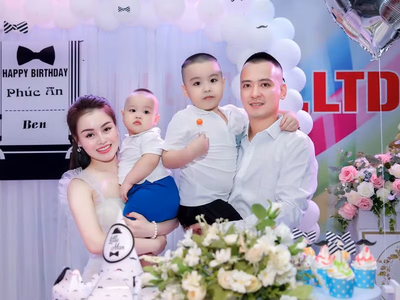 Tổ ấm hạnh phúc của bà mẹ trẻ Trần Boon