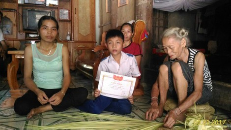 truyền cảm hứng, cõng bạn đi học  truyền cảm hứng, cõng bạn đi học