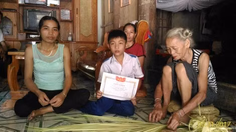 truyền cảm hứng, cõng bạn đi học 