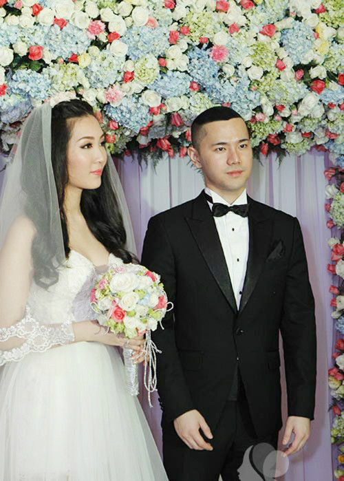 Đông Dương - chồng Á hậu Thùy TrangVốn kín tiếng, việc Thùy Trang lên xe hoa cùng doanh nhân Đông Dương khiến nhiều người bất ngờ. Chồng cô sinh năm 1986 trong một gia đình danh gia vọng tộc. Ngoài gia thế khủng, Đông Dương dù không hoạt động showbiz nhưng được nhiều người đánh giá sở hữu ngoại hình không thua kém diễn viên điện ảnh. Cả hai sống im lặng, ít chia sẻ thông tin trước truyền thông.