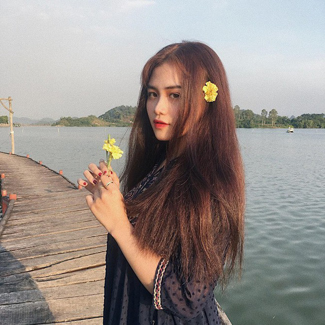 Nữ sinh Sài thành “dậy thì thành công” khiến dân mạng xuýt xoa ảnh 12 Mặt khác, cô nàng chăm chỉ dùng các loại kem dưỡng để cải thiện làn da.