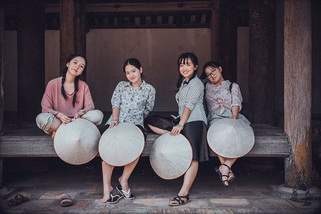  Tạo hình nhí nhảnh của các nữ sinh Luật 