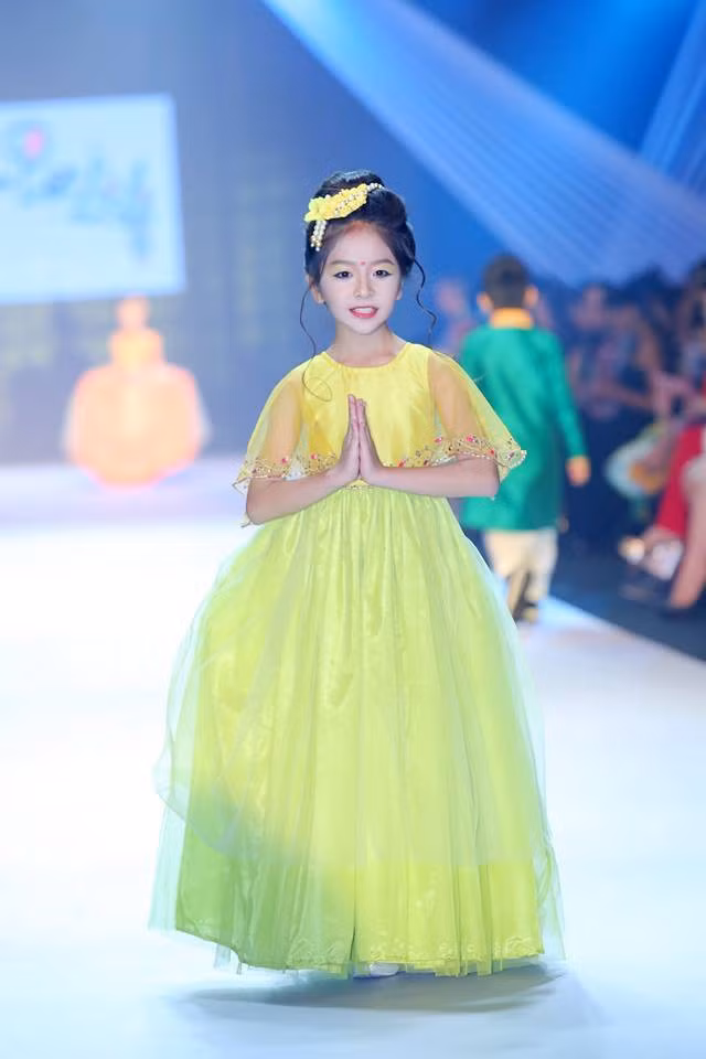 Đỗ Ngọc Như Ý - Từng góp mặt tại hàng loạt các sàn diễn đình đám như: Phong cách châu á, Mốt và cuộc sống, Asian Kids Fashon Week 2018, Người mẫu thời trang 2018… Đỗ Ngọc Như Ý không thể vắng mặt trong danh sách đề cử đại diện góp mặt tại Malaysia Fashion Week năm nay.