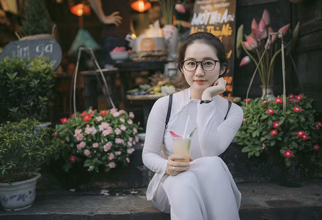 Cô gái 25 tuổi mặt mộc xinh xắn và trẻ trung như nữ sinh cấp 3 ảnh 10